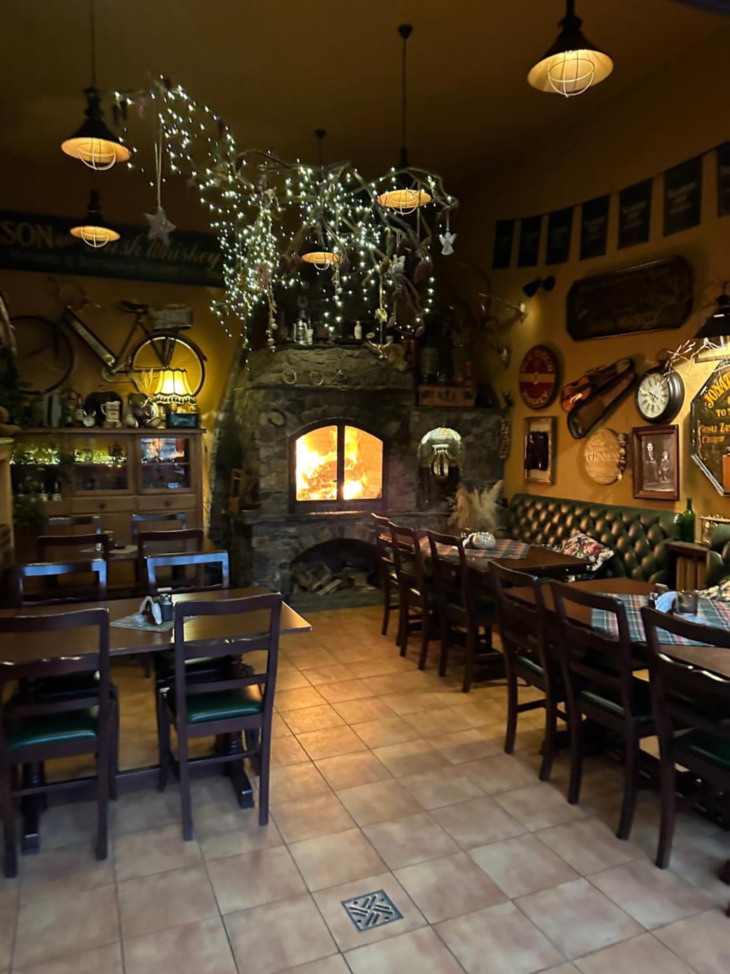 Shoemaker Irish Pub & Accommodation Kielce Exterior foto